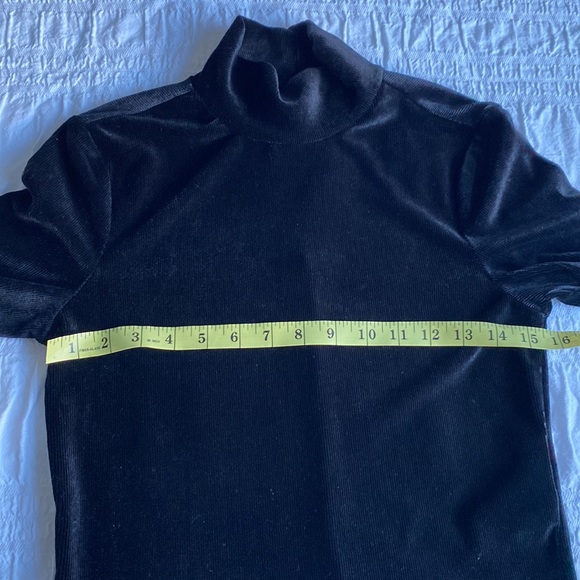 Vera Moda high neck crop top in black ribbed stretchy velvet material. Size S 🖤 - Picture 9 of 12